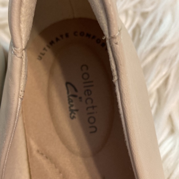CLARKS Collection Shoes size 8 Ivory Leather so soft heel 1” so beautiful shoes - Picture 3 of 12